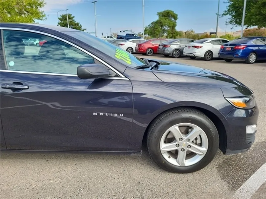 2023 Chevrolet Malibu 1LT photo 1