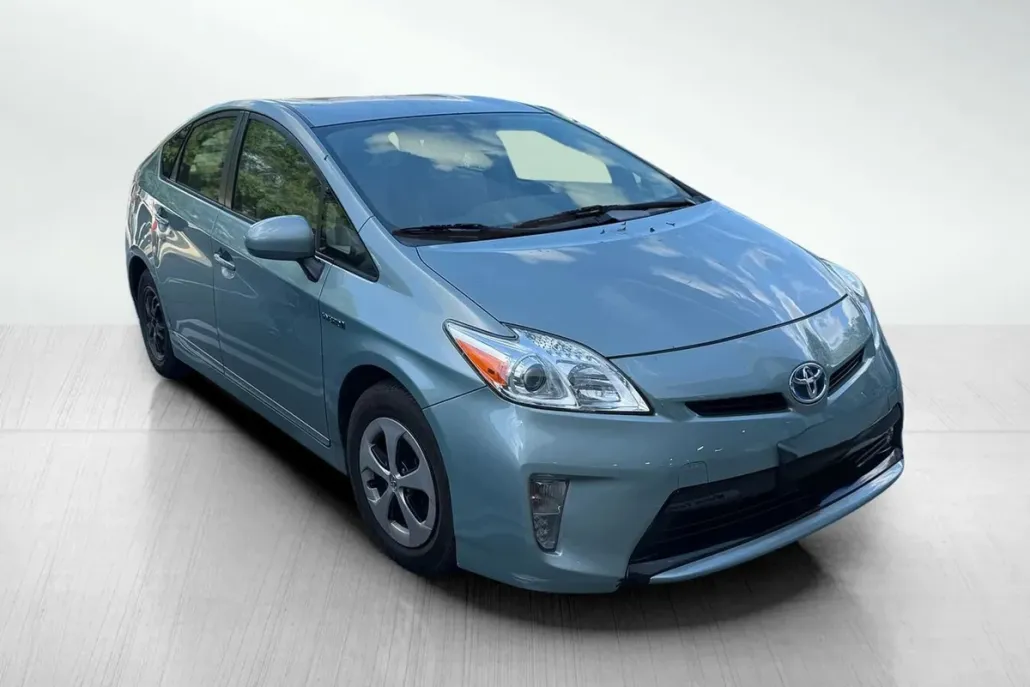 2014 Toyota Prius Four photo 1