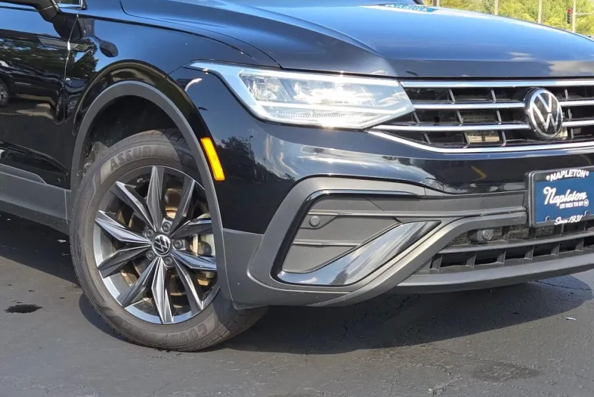 2023 Volkswagen Tiguan SE photo 1