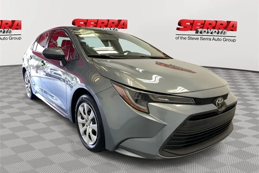 2024 Toyota Corolla LE photo 1