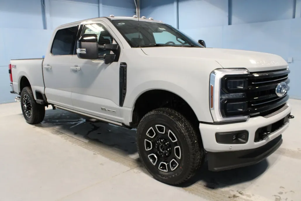 2025 Ford F-250 Platinum photo 1
