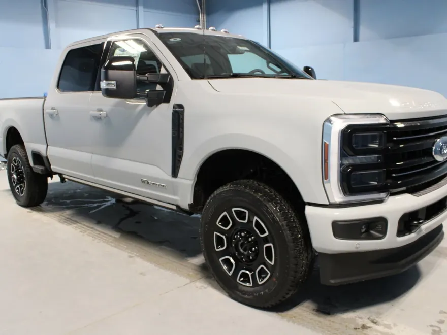 2025 Ford F-250 Platinum photo 1