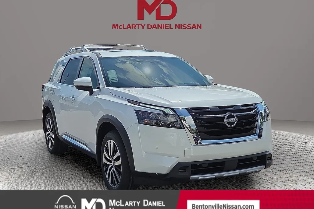 2025 Nissan Pathfinder Platinum photo 1