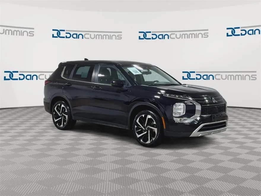 2023 Mitsubishi Outlander SE photo 1