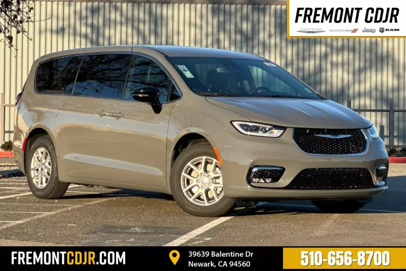 2025 Chrysler Pacifica photo 1