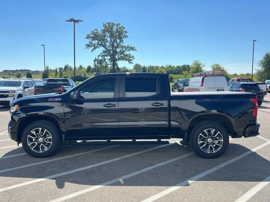 2022 Chevrolet Silverado 1500 RST photo 1