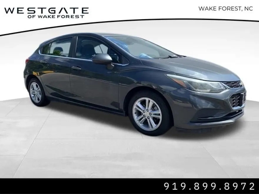 2017 Chevrolet Cruze LT photo 1