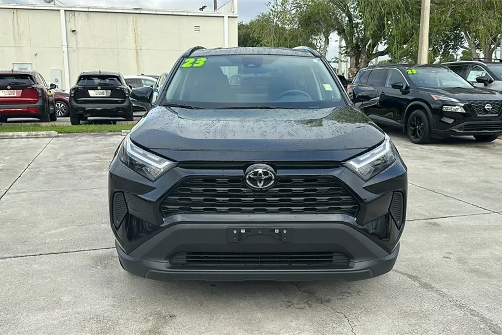 2023 Toyota RAV4 XLE photo 1