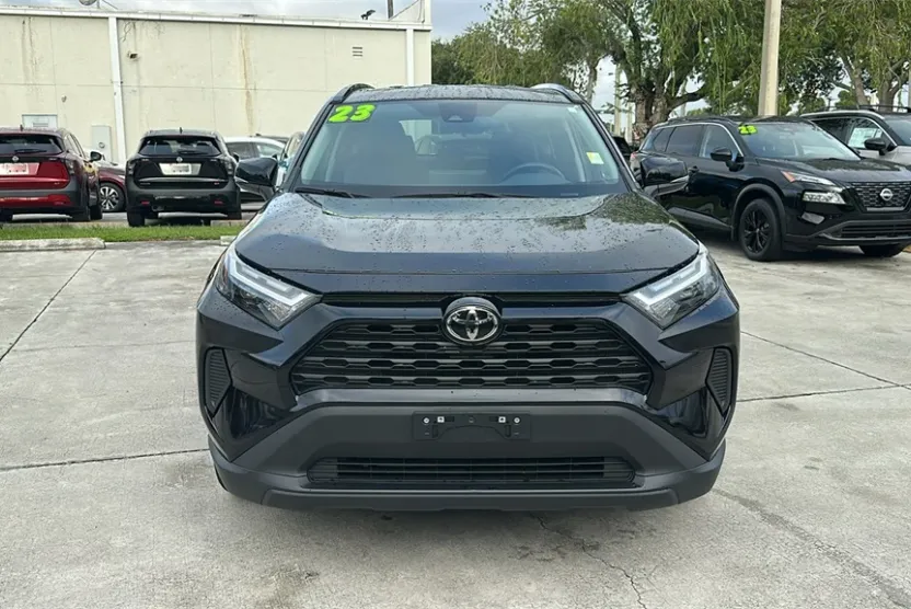 2023 Toyota RAV4 XLE photo 1