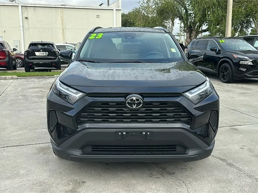 2023 Toyota RAV4 XLE photo 1