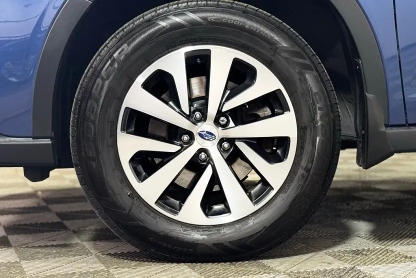 2021 Subaru Outback Premium photo 1
