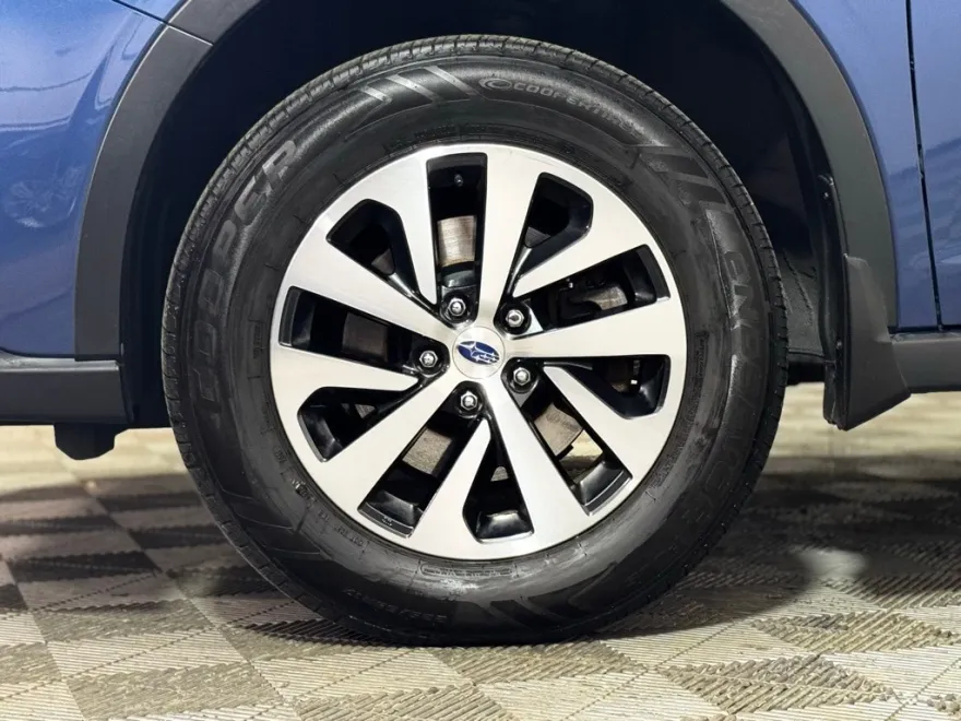 2021 Subaru Outback Premium photo 1