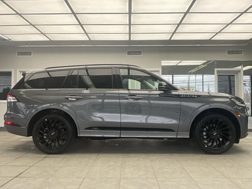 2025 Lincoln Aviator Reserve photo 1