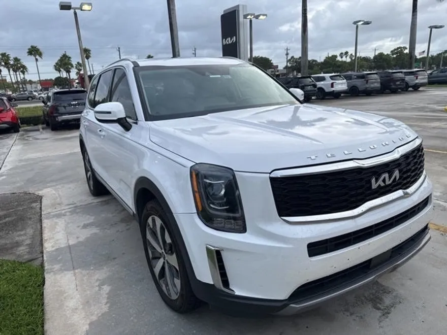 2022 Kia Telluride S photo 1