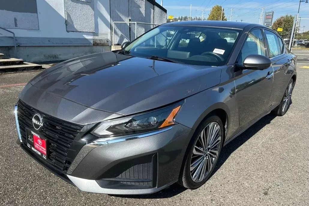 2023 Nissan Altima 2.5 SL photo 1