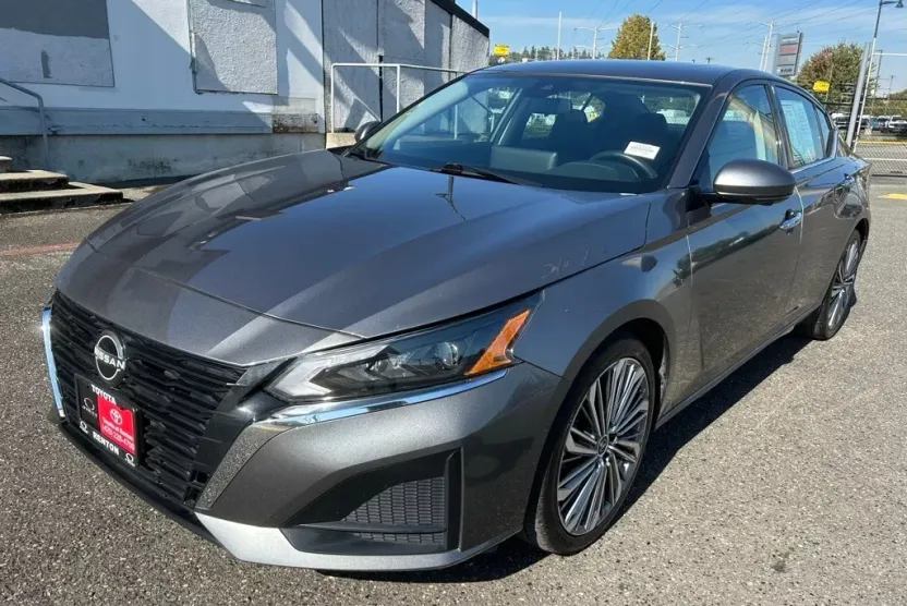2023 Nissan Altima 2.5 SL photo 1