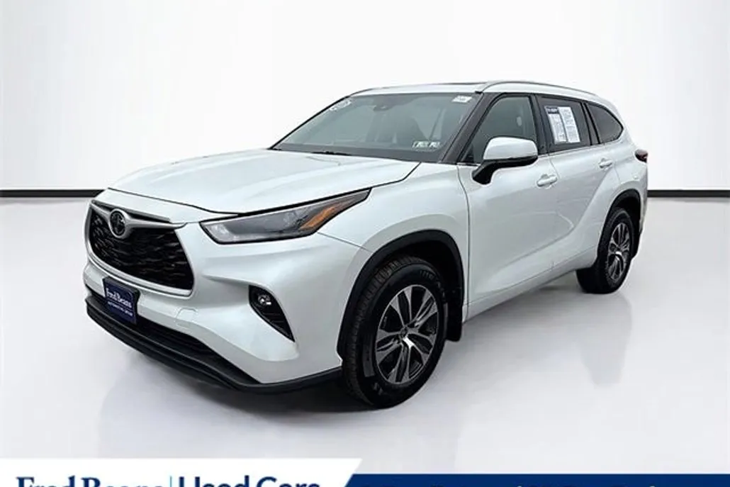 2023 Toyota Highlander XLE photo 1
