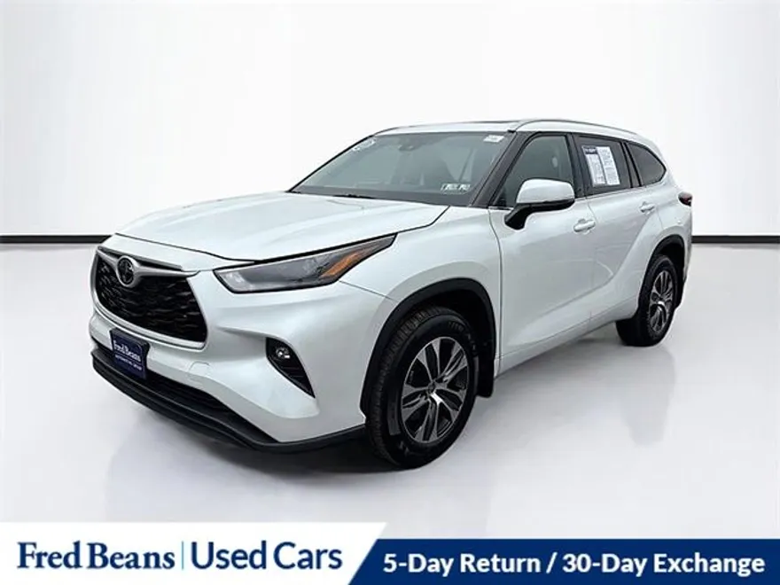2023 Toyota Highlander XLE photo 1