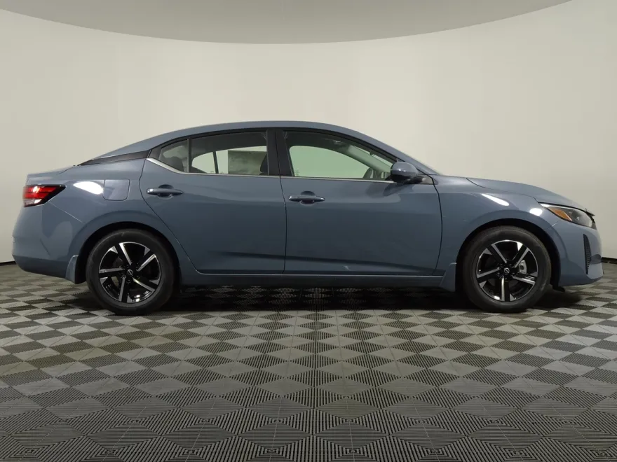 2025 Nissan Sentra SV photo 1