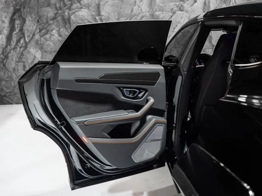 2021 Lamborghini Urus photo 1