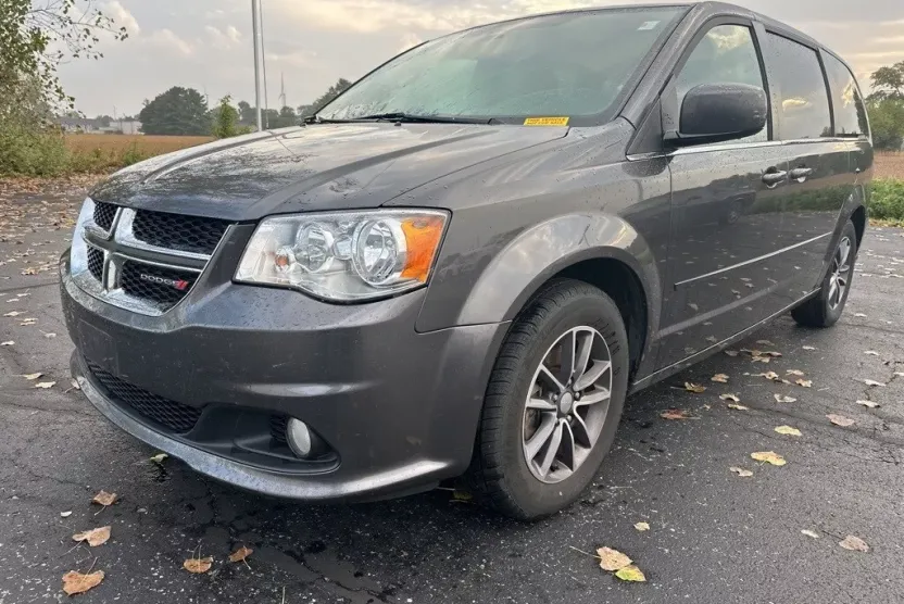 2017 Dodge Grand Caravan SXT photo 1