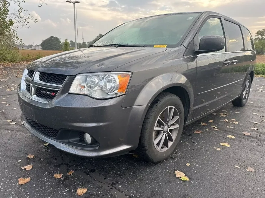 2017 Dodge Grand Caravan SXT photo 1
