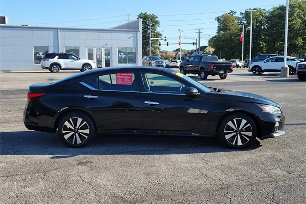 2022 Nissan Altima 2.5 SV photo 1