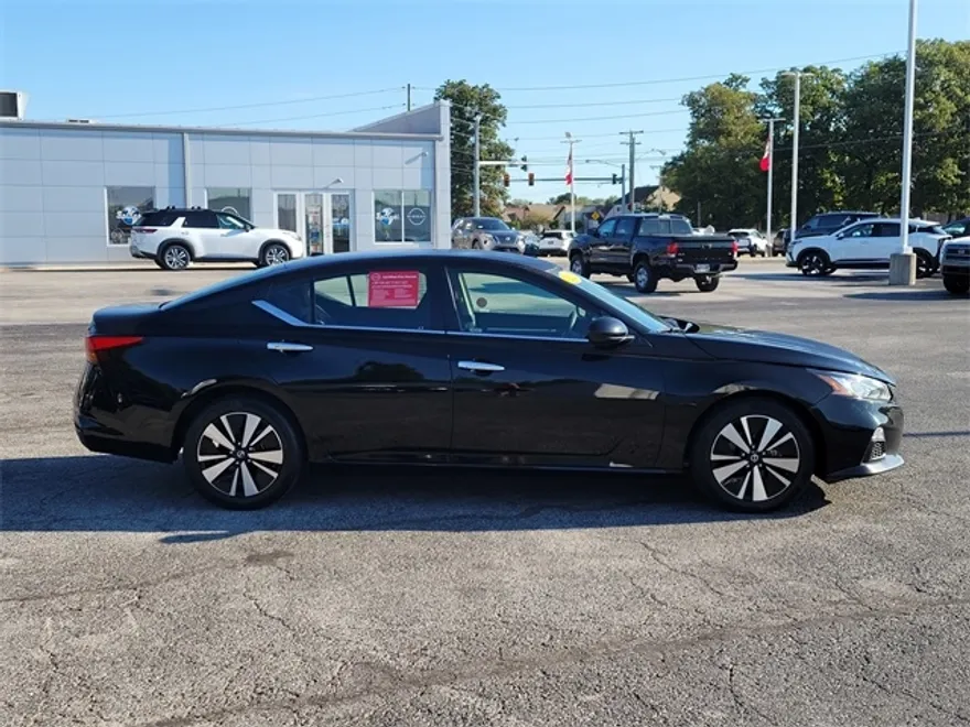 2022 Nissan Altima 2.5 SV photo 1