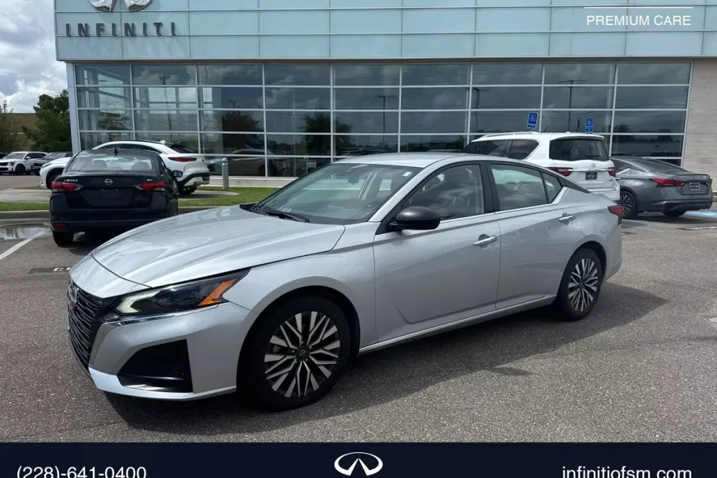 2024 Nissan Altima 2.5 SV photo 1
