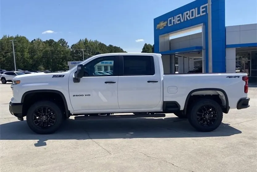 2025 Chevrolet Silverado 2500HD Custom photo 1