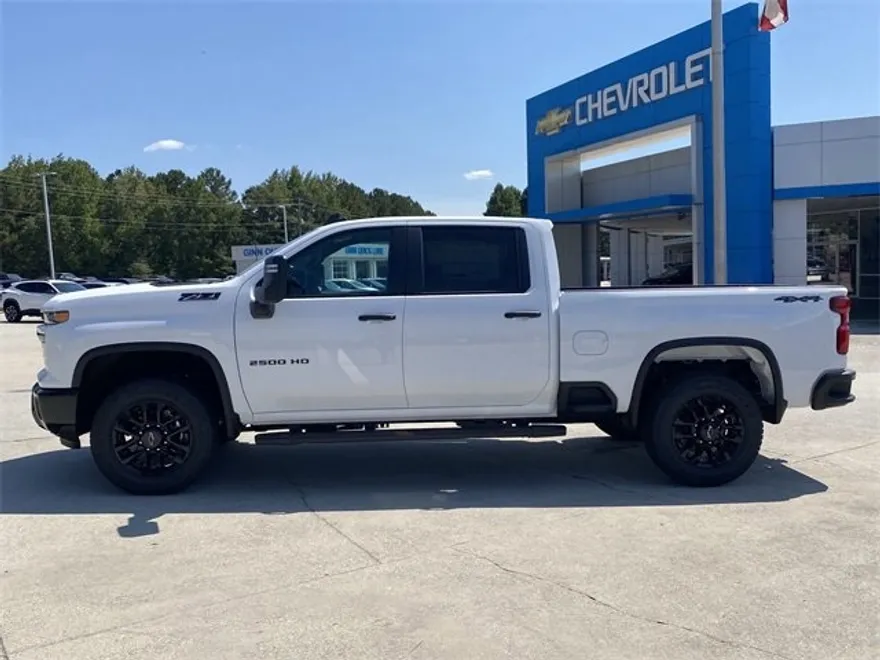 2025 Chevrolet Silverado 2500HD Custom photo 1
