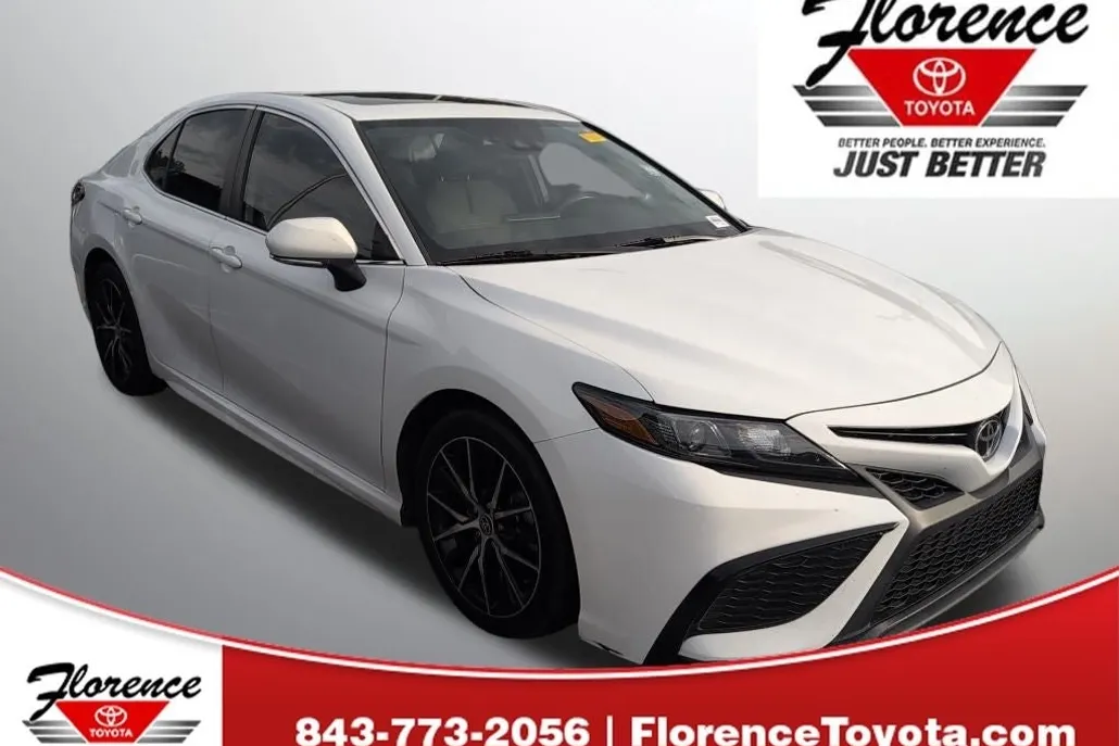 2021 Toyota Camry SE photo 1