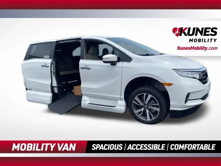 2023 Honda Odyssey Touring photo 1