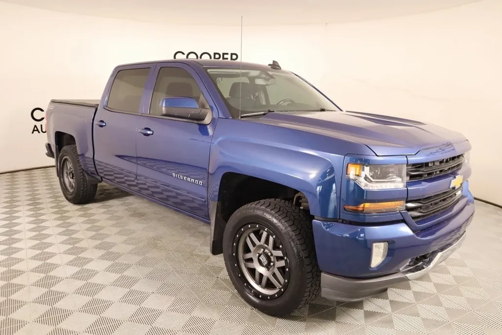 2017 Chevrolet Silverado 1500 LT2 photo 1