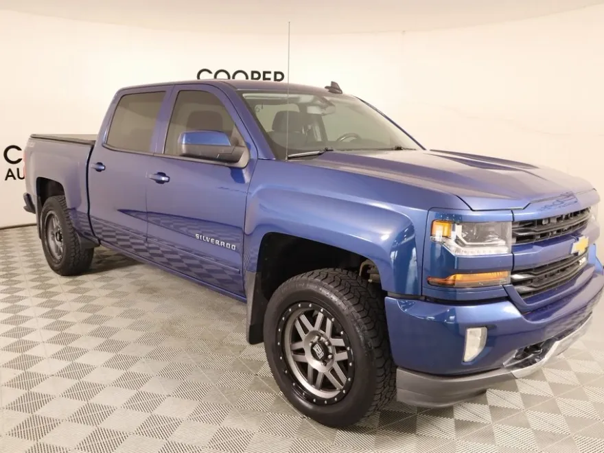 2017 Chevrolet Silverado 1500 LT2 photo 1