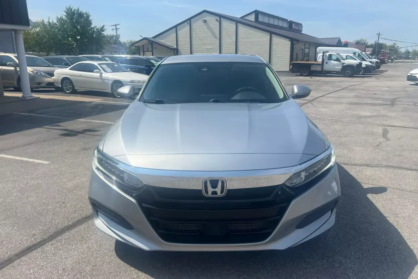 2019 Honda Accord LX 1.5T photo 1