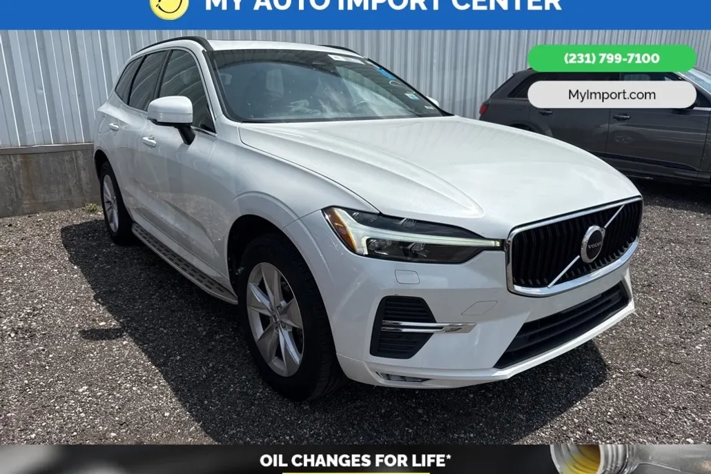 2022 Volvo XC60 B5 Momentum photo 1