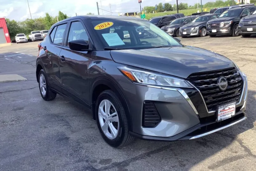 2024 Nissan Kicks S photo 1