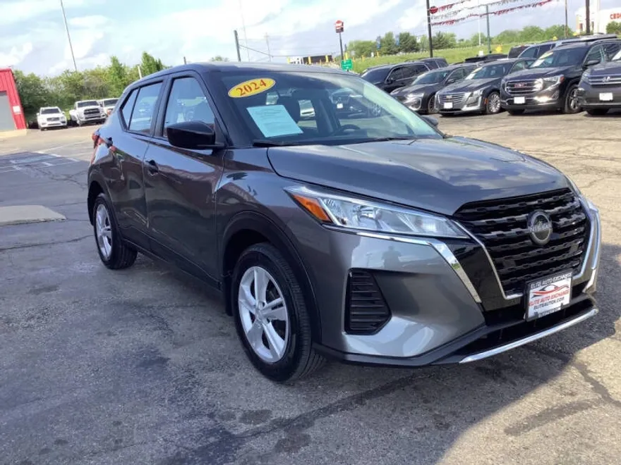2024 Nissan Kicks S photo 1