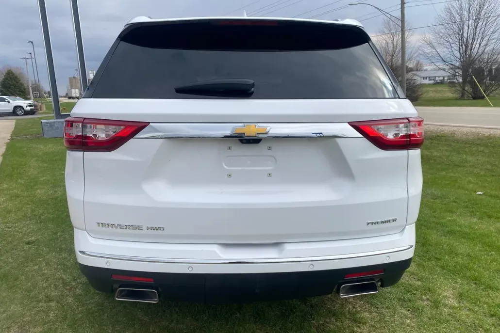 2021 Chevrolet Traverse Premier photo 1