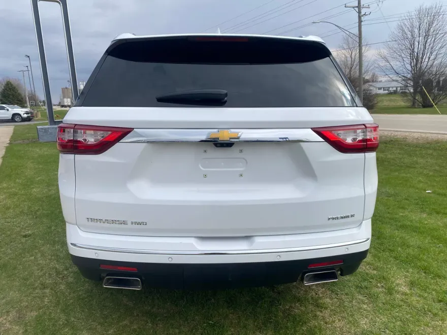 2021 Chevrolet Traverse Premier photo 1