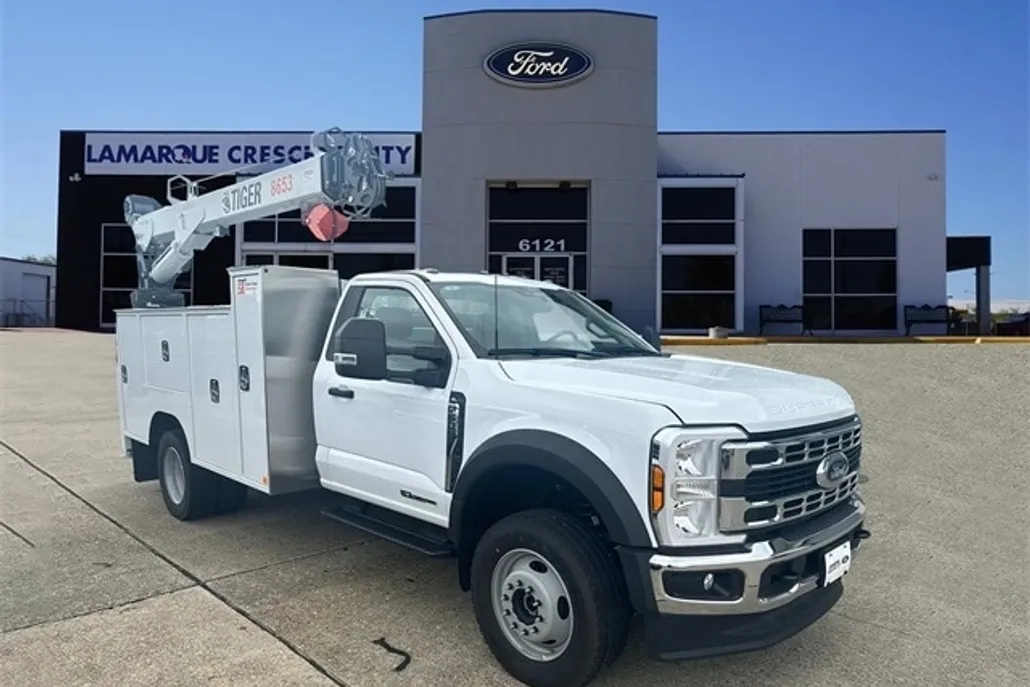 2024 Ford F-600 photo 1