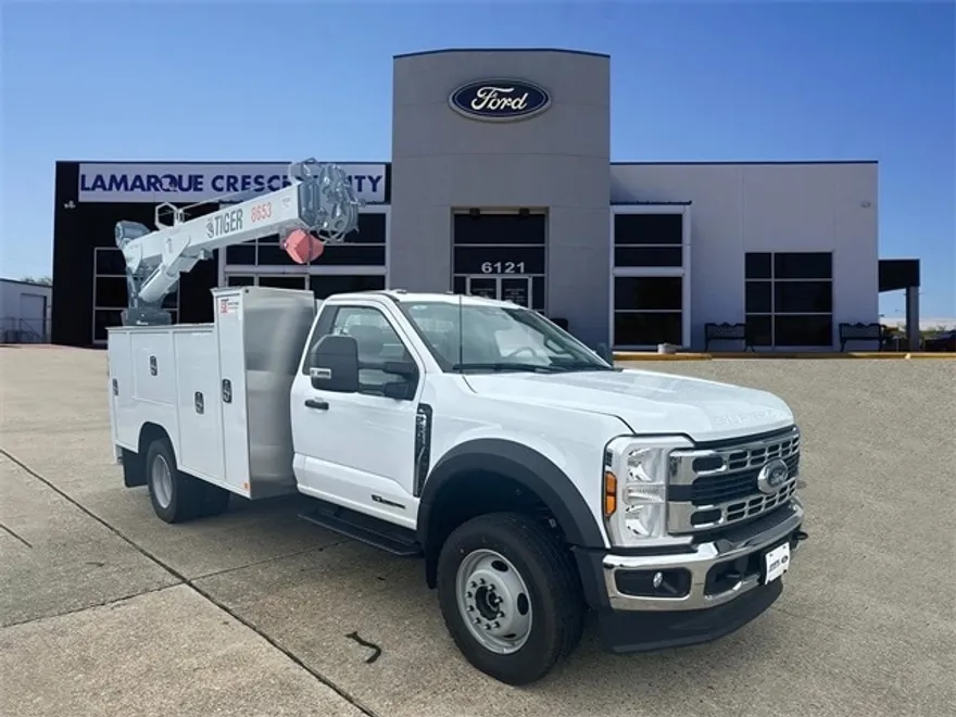2024 Ford F-600 photo 1