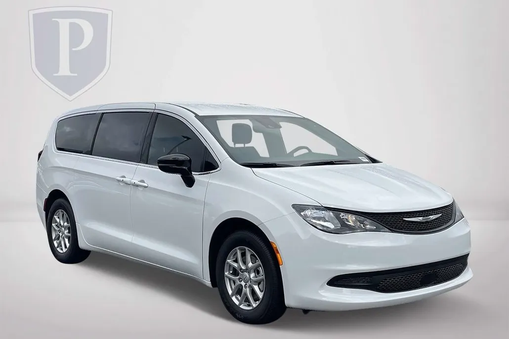 2025 Chrysler Voyager LX photo 1