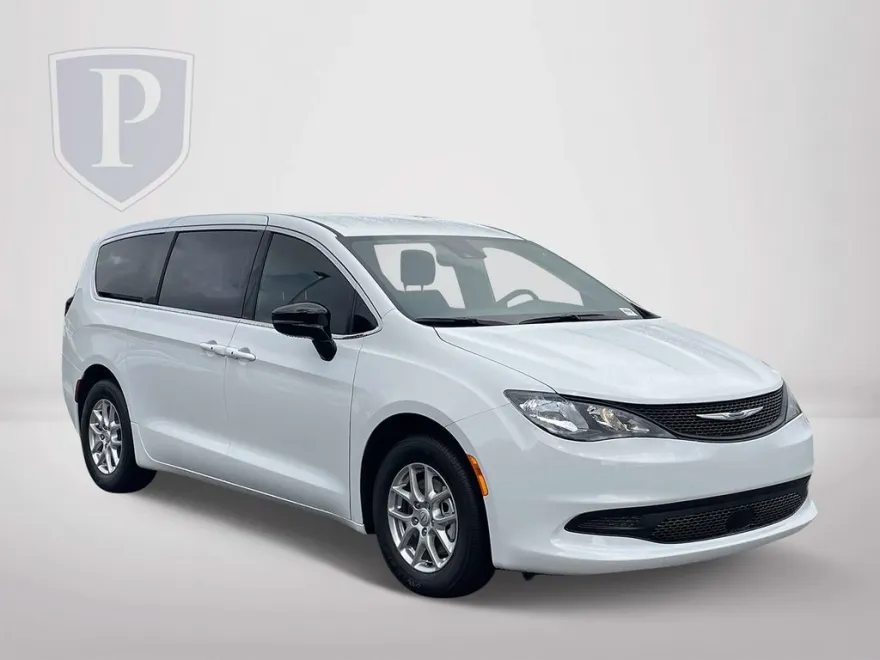 2025 Chrysler Voyager LX photo 1