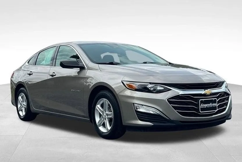 2023 Chevrolet Malibu LS photo 1