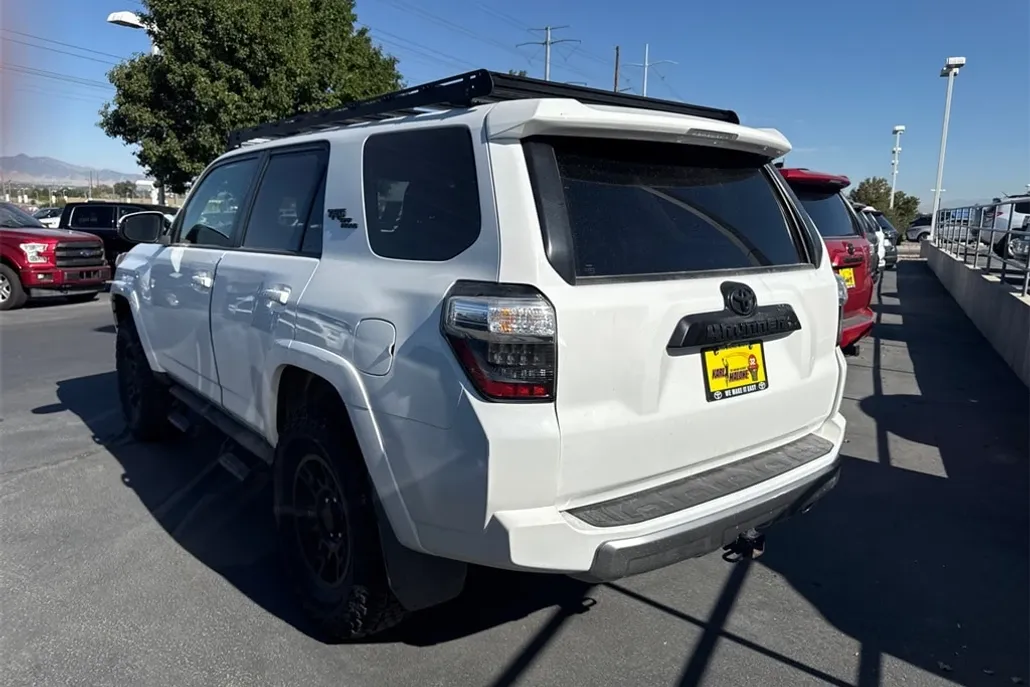 2022 Toyota 4Runner TRD Off-Road Premium photo 1