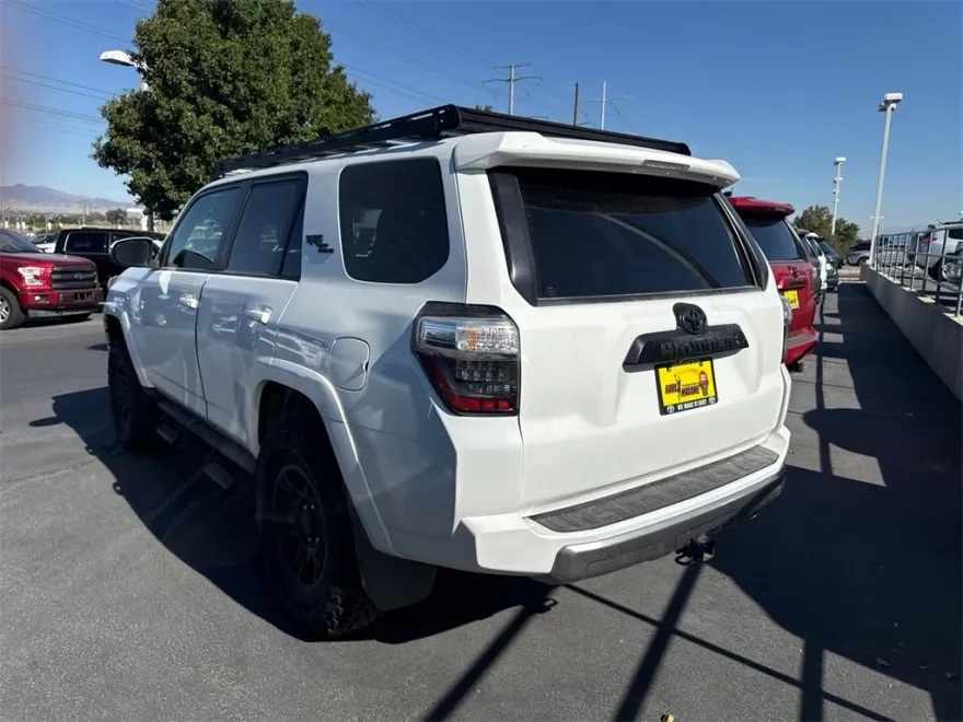 2022 Toyota 4Runner TRD Off-Road Premium photo 1