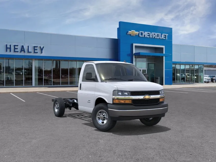 2025 Chevrolet Express 3500 Cutaway Van photo 1