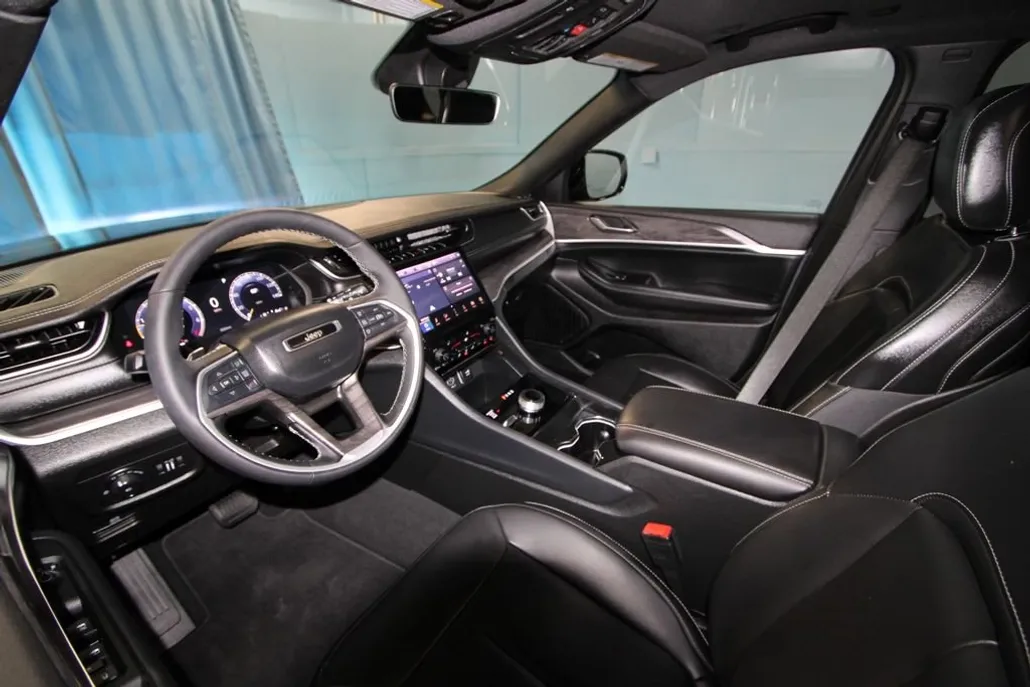 2025 Jeep Grand Cherokee Limited photo 1